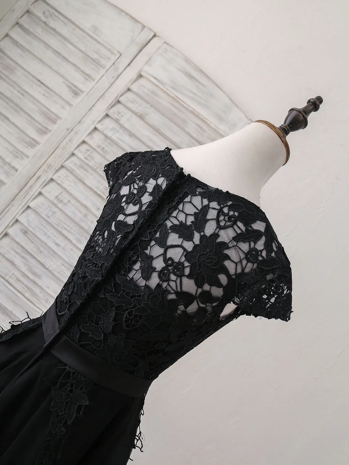 Black Round Neck Tulle Lace Applique Short Prom Dress Black Homecoming Dress