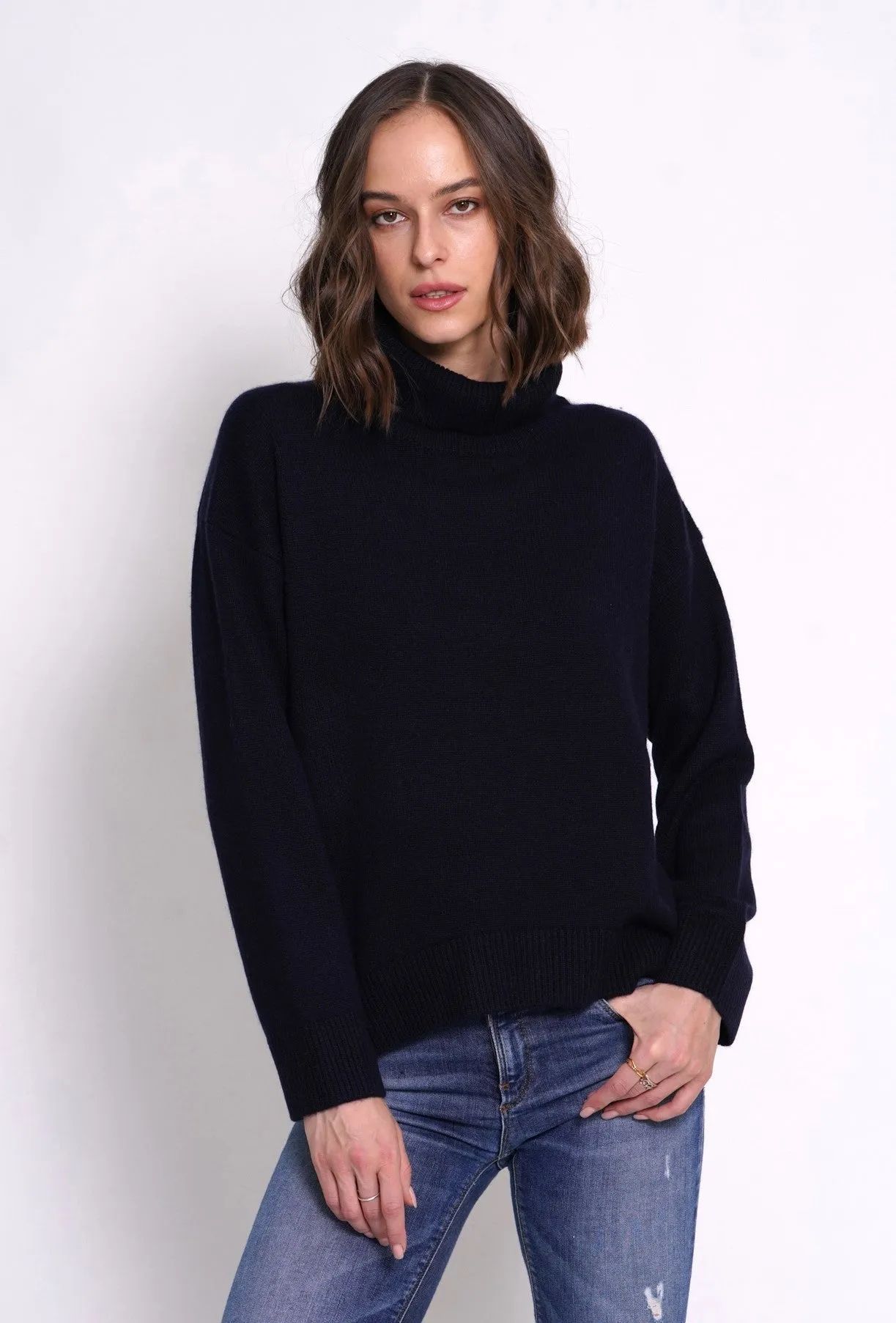 Cashmere Turtleneck Pullover in Nero Navy