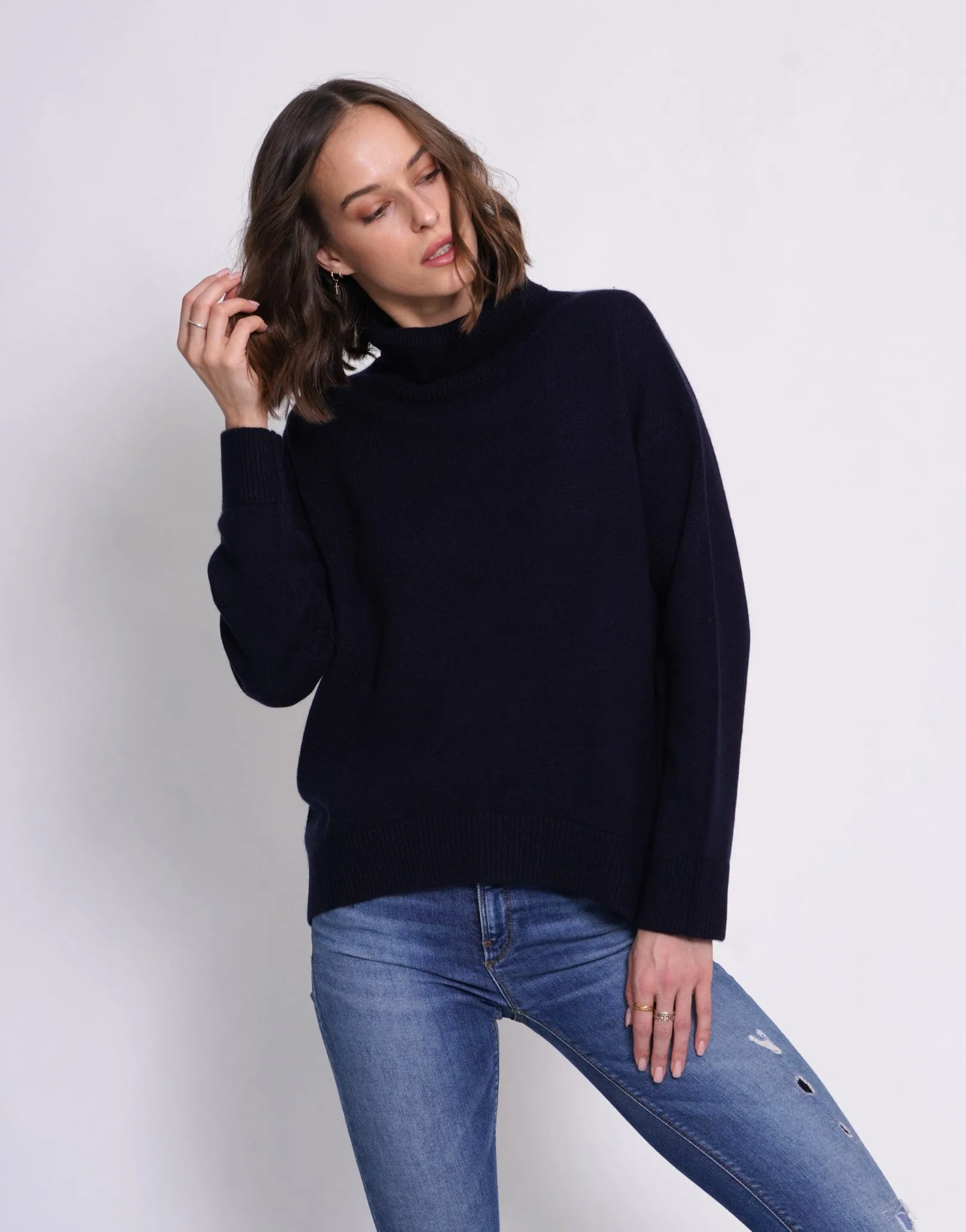 Cashmere Turtleneck Pullover in Nero Navy